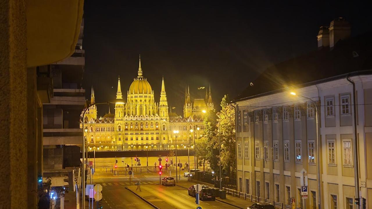 Parliament View Apartment Budapeste Exterior foto